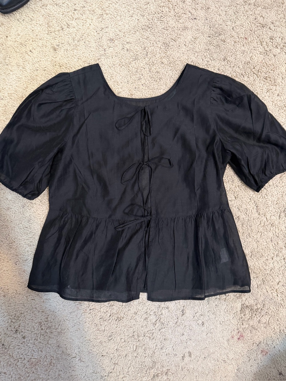 AE Puff-Sleeve Tie-Detail
Top Size XS in Black